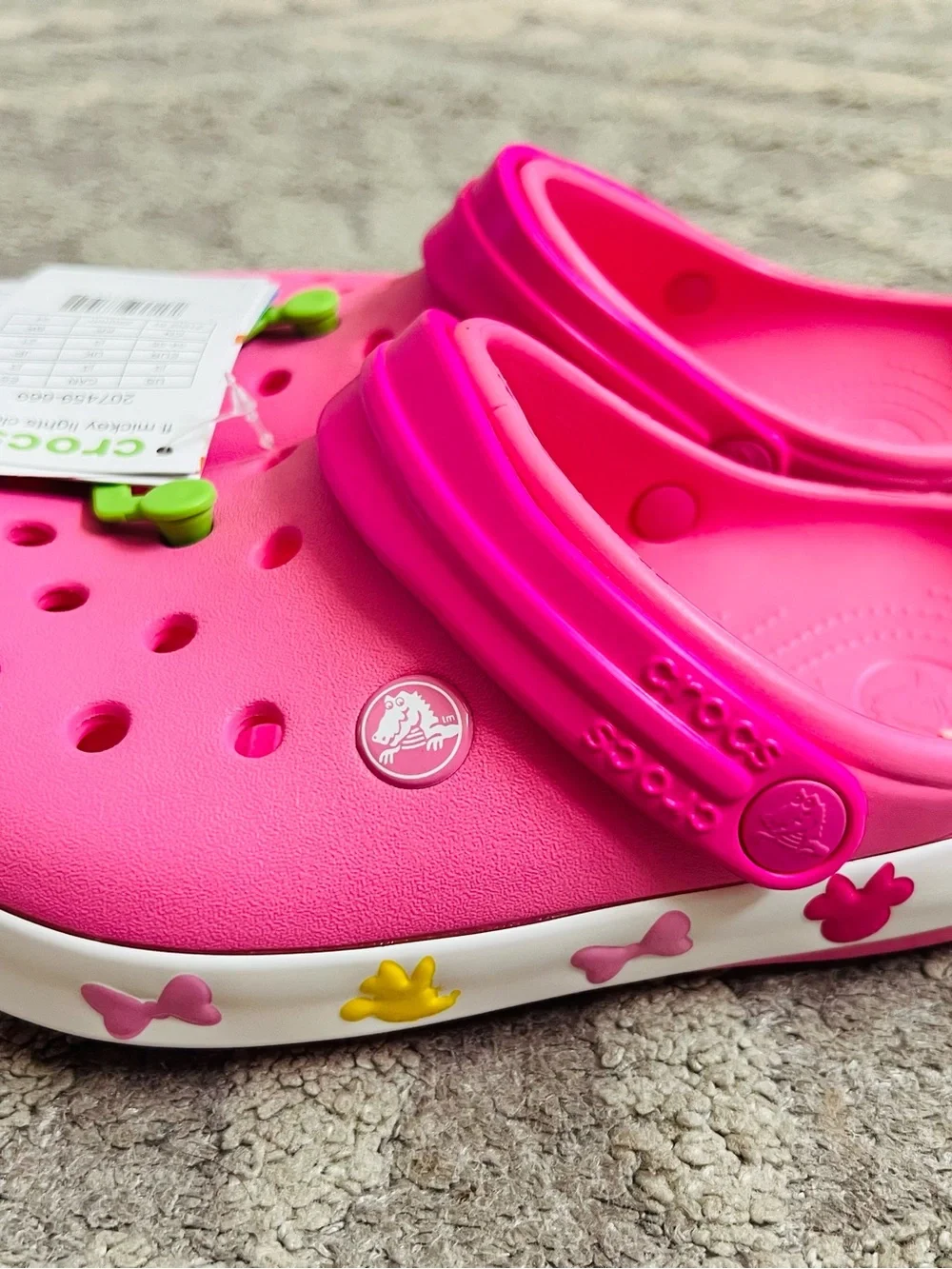 NWT❤️CROCS Kids Bright Pink Clog Sandals with Character Trim